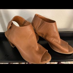 Steve Madden block heel shoes, Women’s 8.5, soft leather upper, 3 inch heel